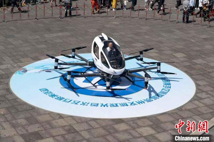 “飞”阅黄果树大瀑布 贵州解锁低空旅游新玩法